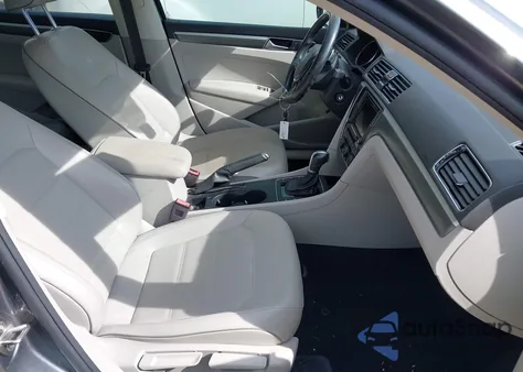 2018 Volkswagen Passat 2.0T R-Line/2.0T S из США, поврежденный, VIN 1VWAA7A31JC025005